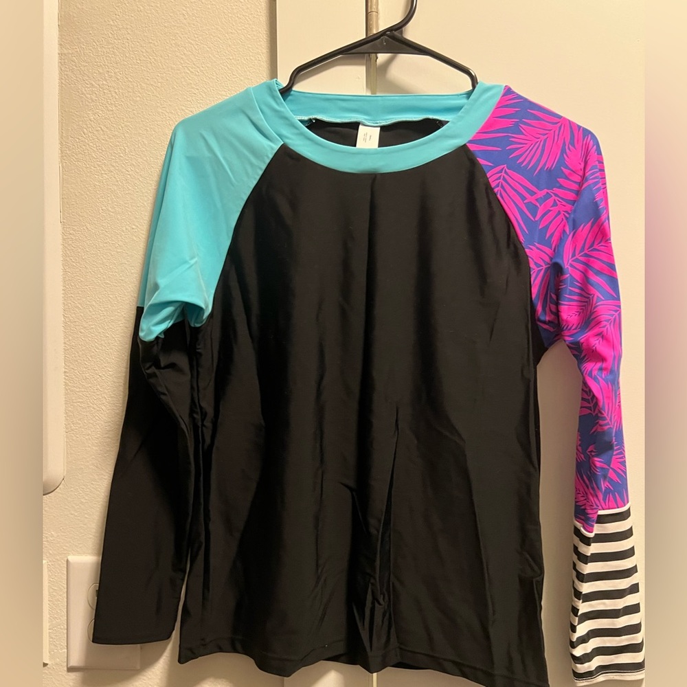 Women’s rash guard